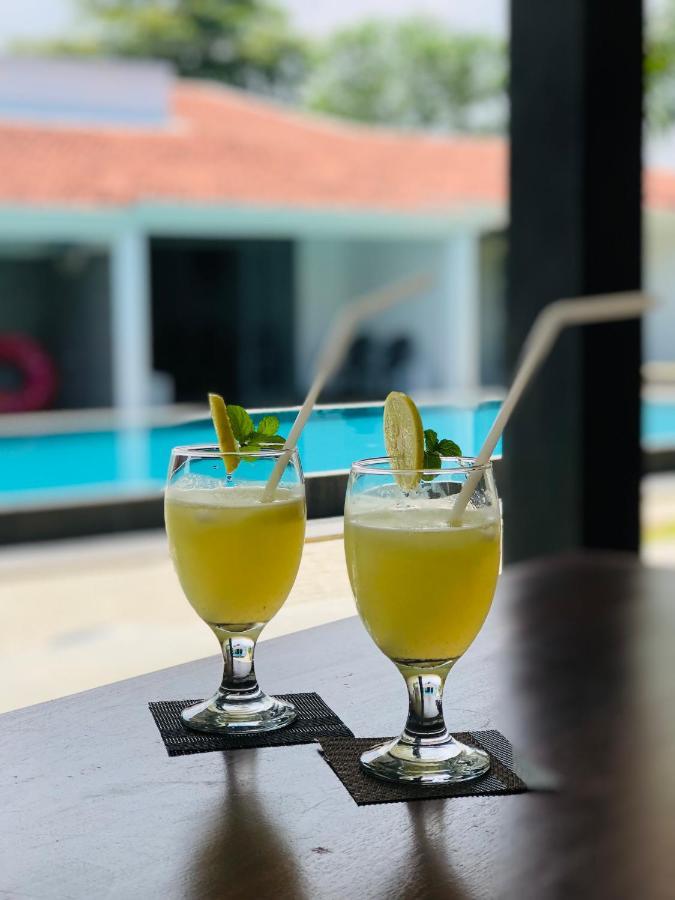 Bony'S Holiday Inn Негомбо Экстерьер фото