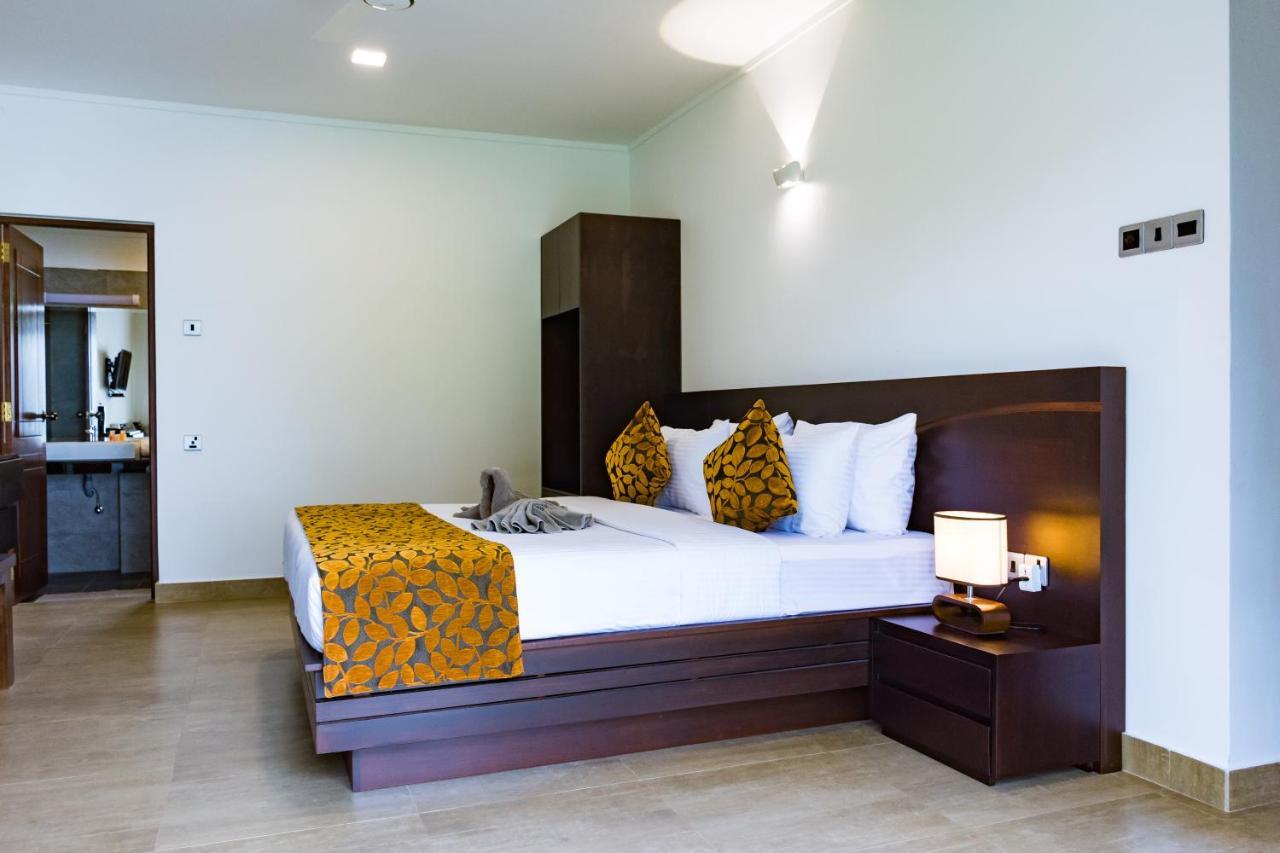 Bony'S Holiday Inn Негомбо Экстерьер фото