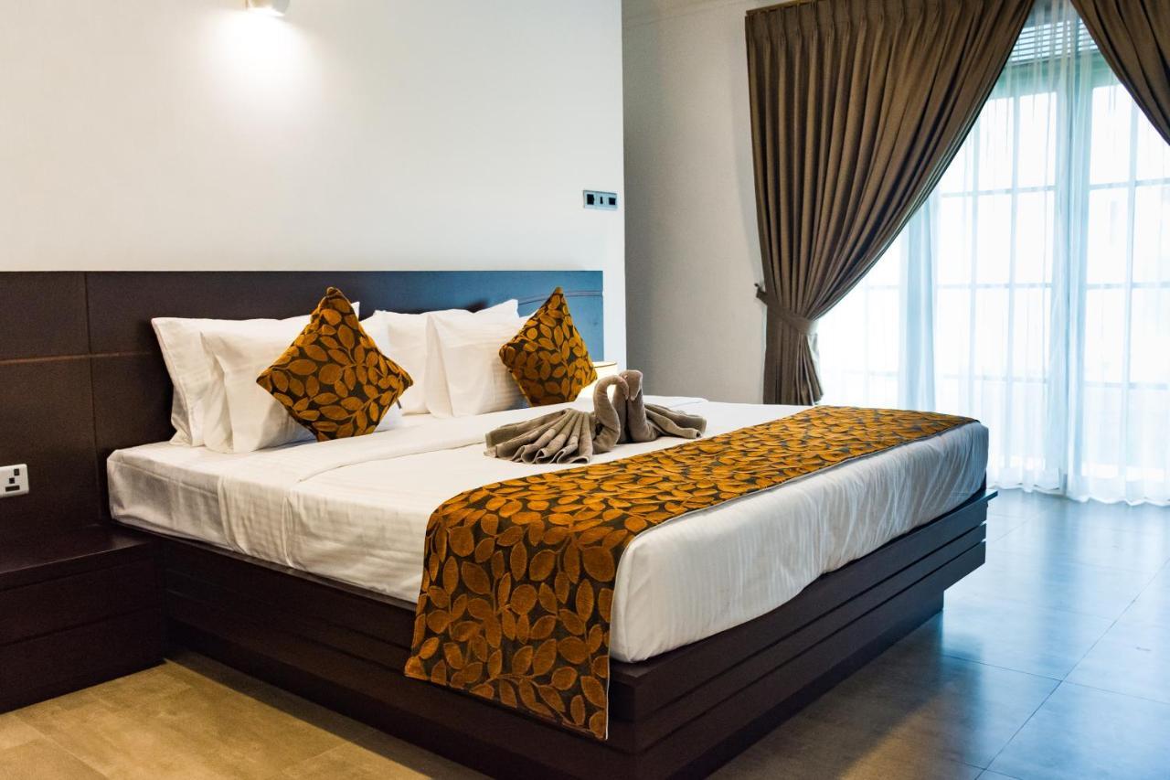 Bony'S Holiday Inn Негомбо Экстерьер фото