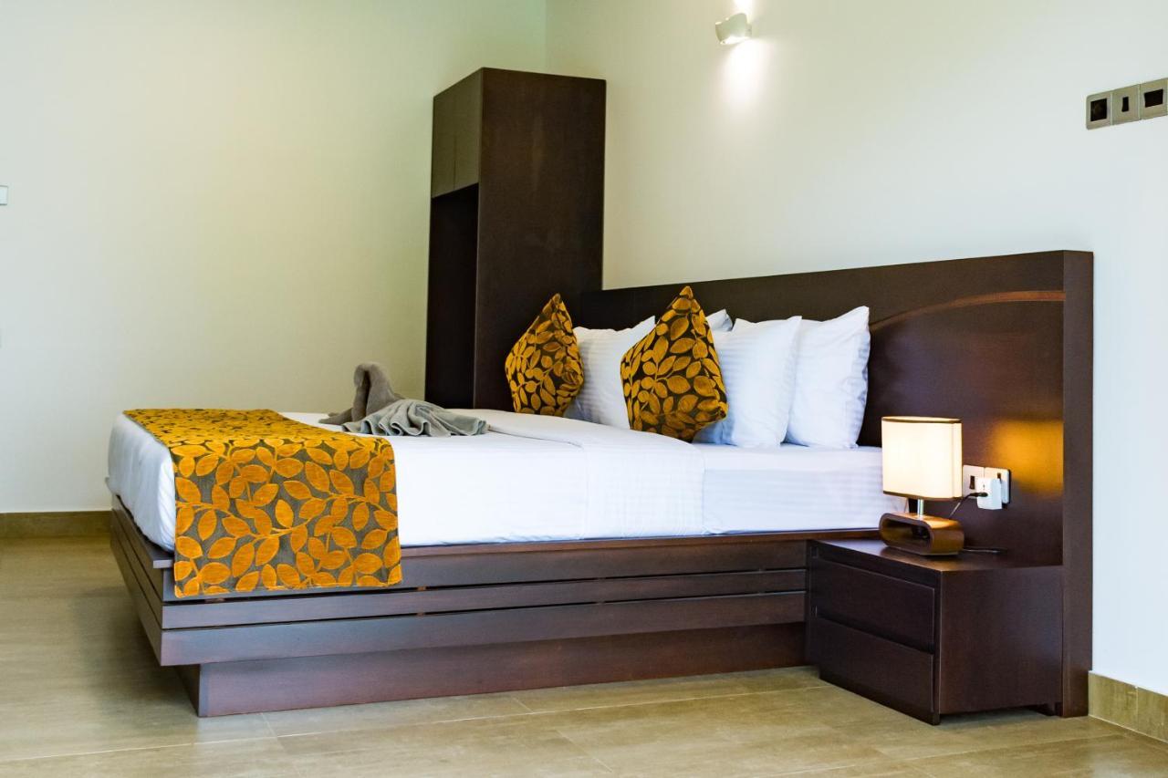 Bony'S Holiday Inn Негомбо Экстерьер фото