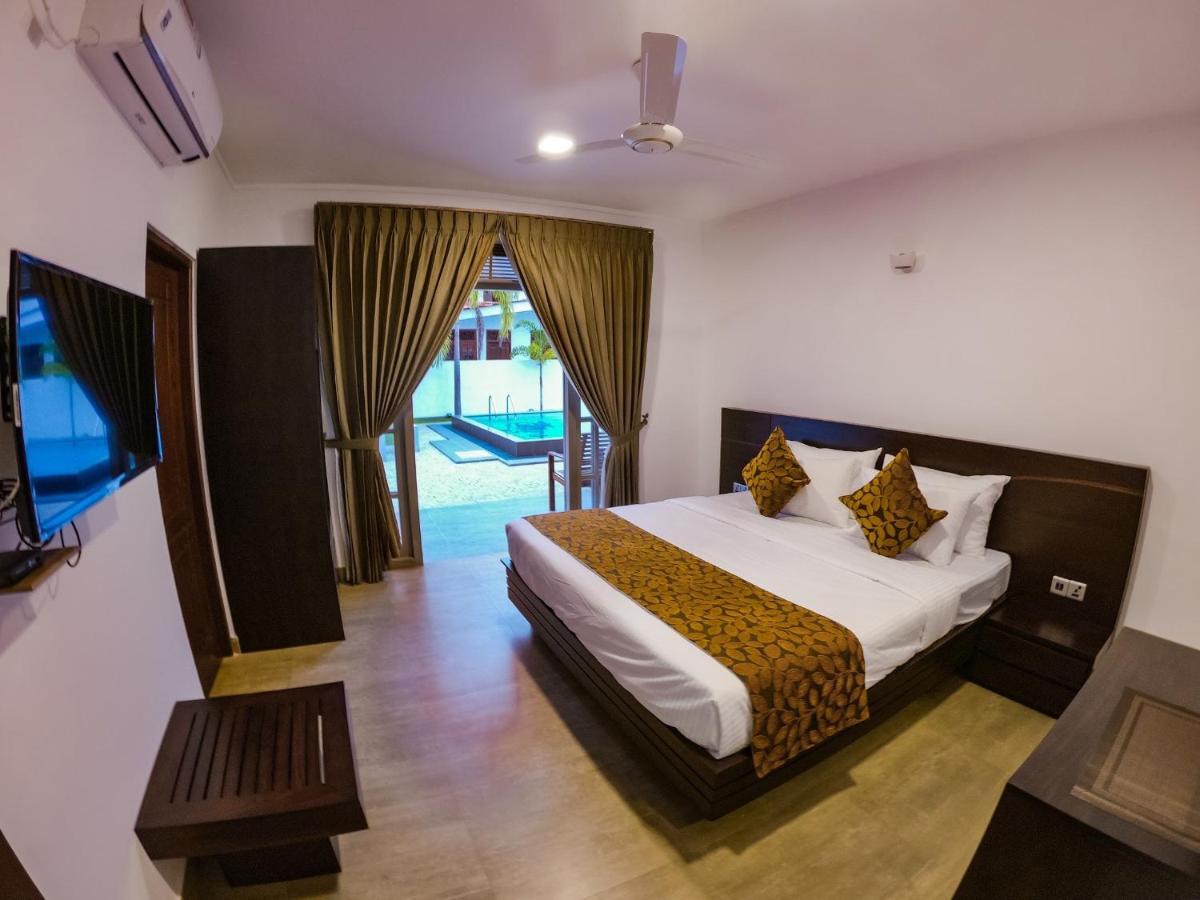 Bony'S Holiday Inn Негомбо Экстерьер фото