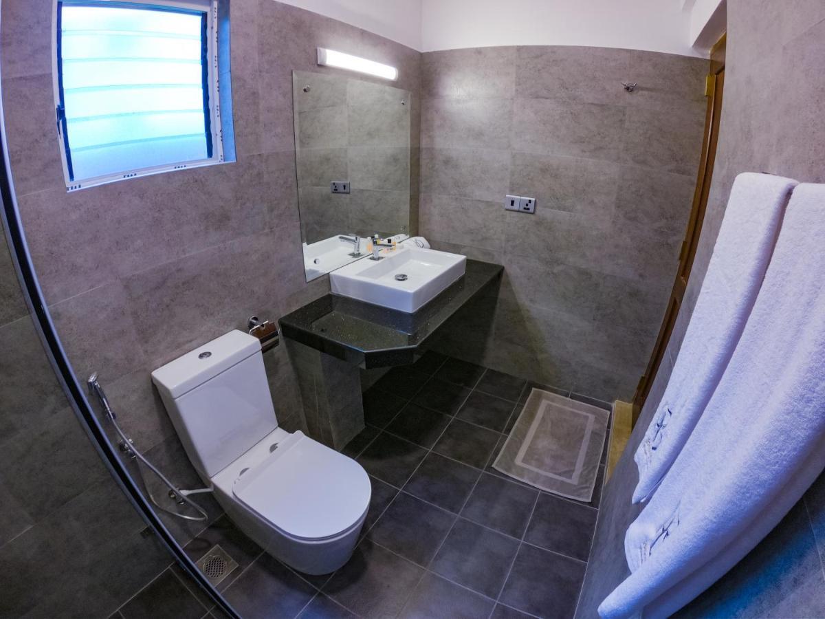 Bony'S Holiday Inn Негомбо Экстерьер фото